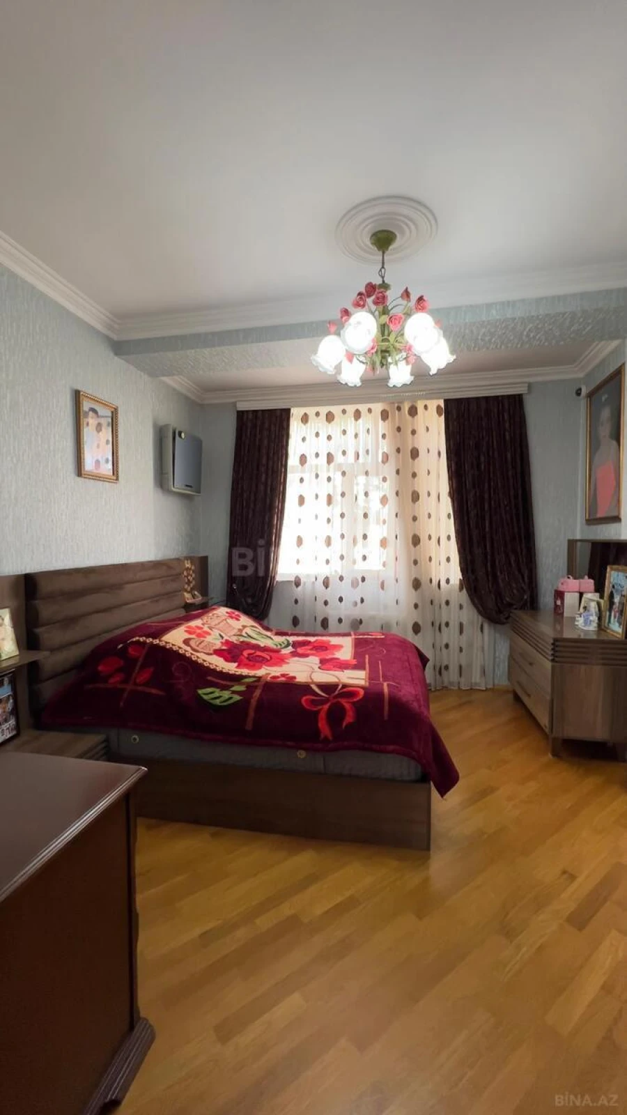 Satılır 8 otaqlı həyət evi 300 m²