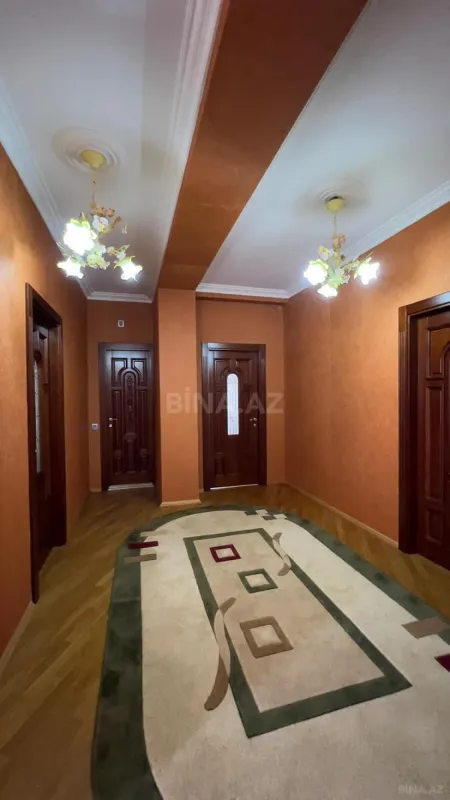 Satılır 8 otaqlı həyət evi 300 m²