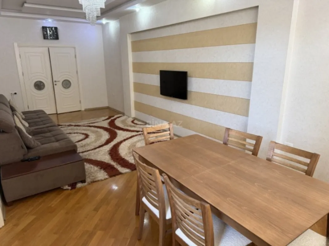 Kirayə verilir 4 otaqlı mənzil 120 m²