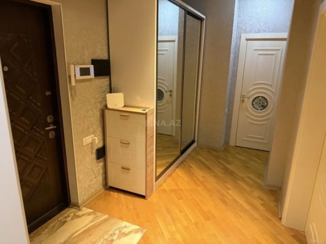Kirayə verilir 4 otaqlı mənzil 120 m²