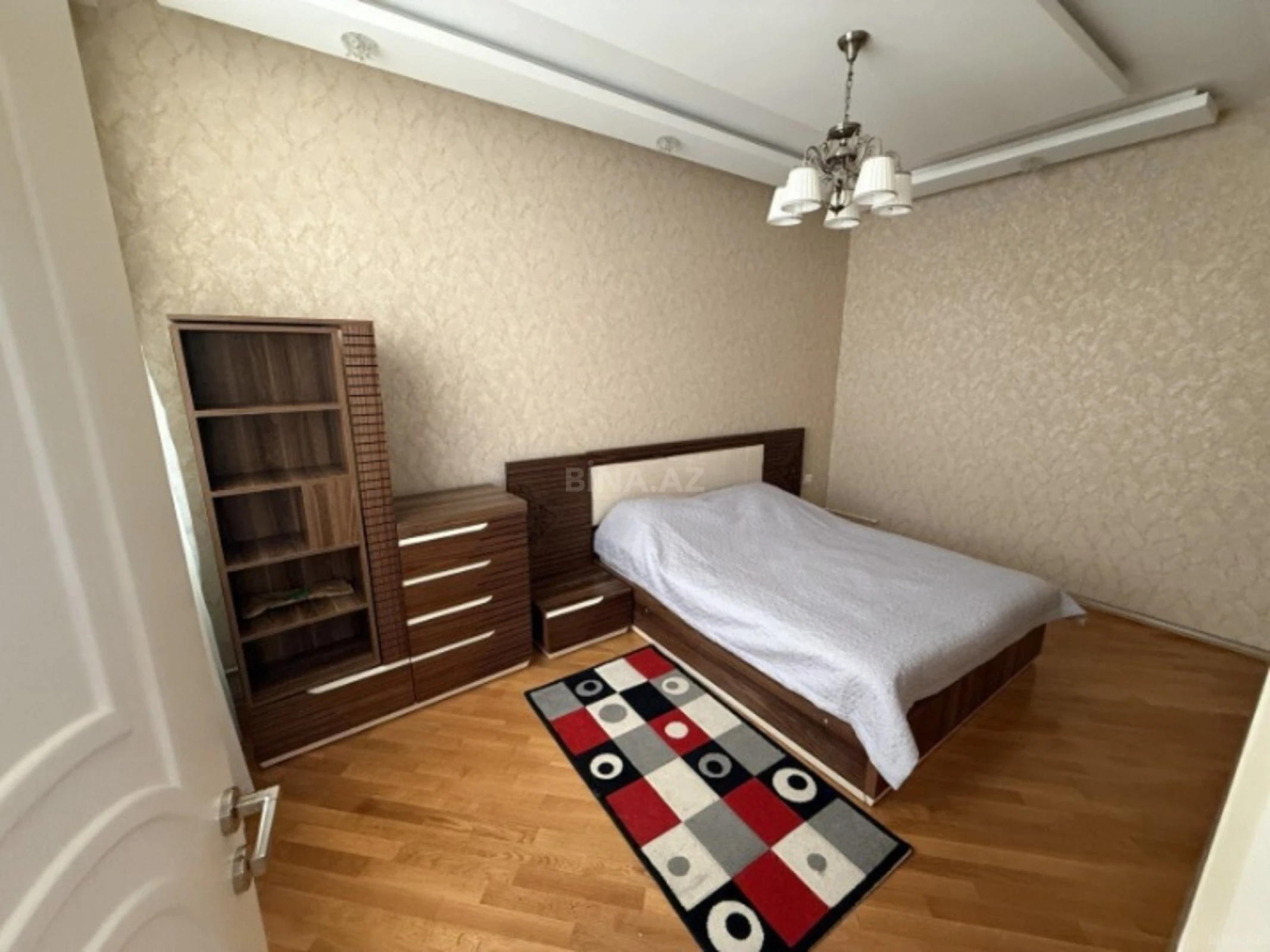 Kirayə verilir 4 otaqlı mənzil 120 m²