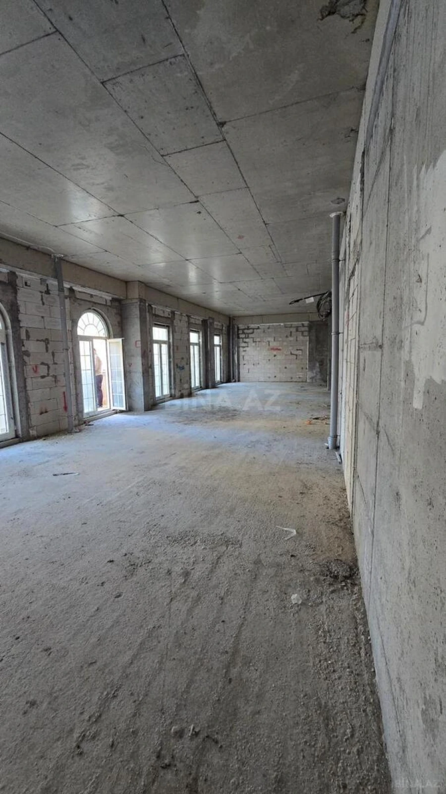 Satılır 4 otaqlı mənzil 145 m²