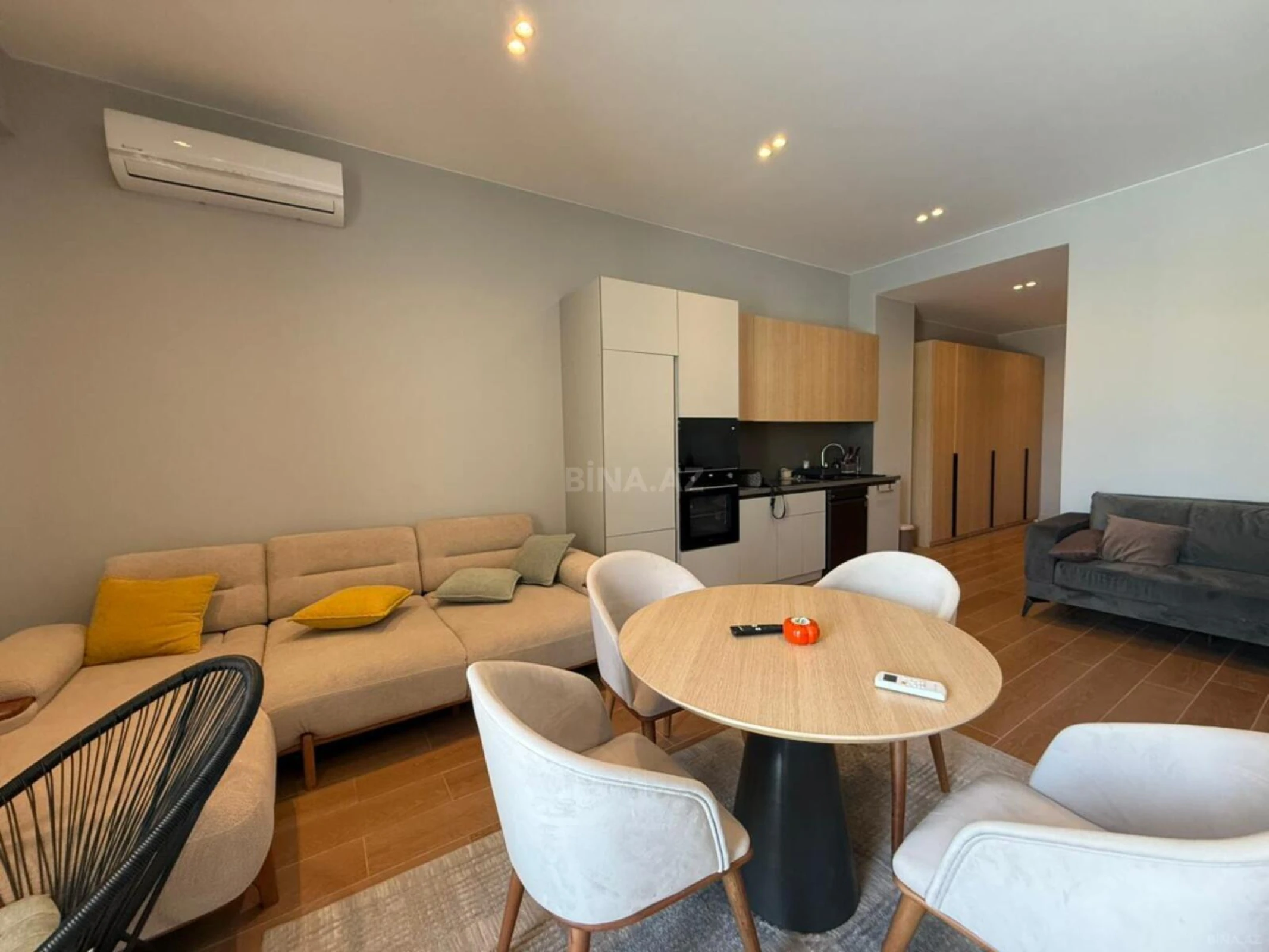 Satılır 2 otaqlı mənzil 86 m²
