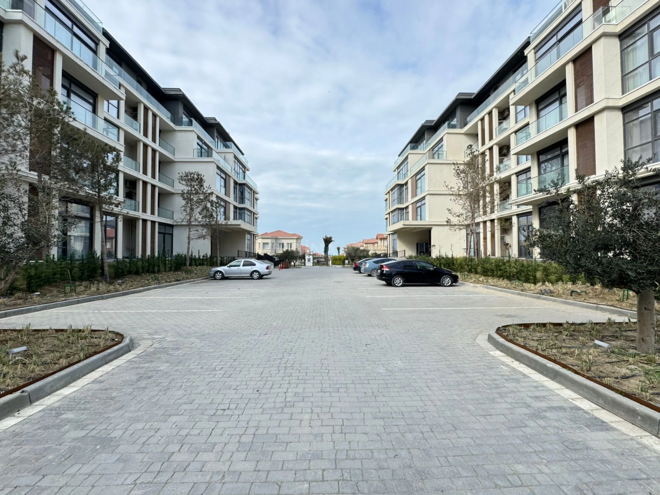 Satılır 2 otaqlı mənzil 86 m²