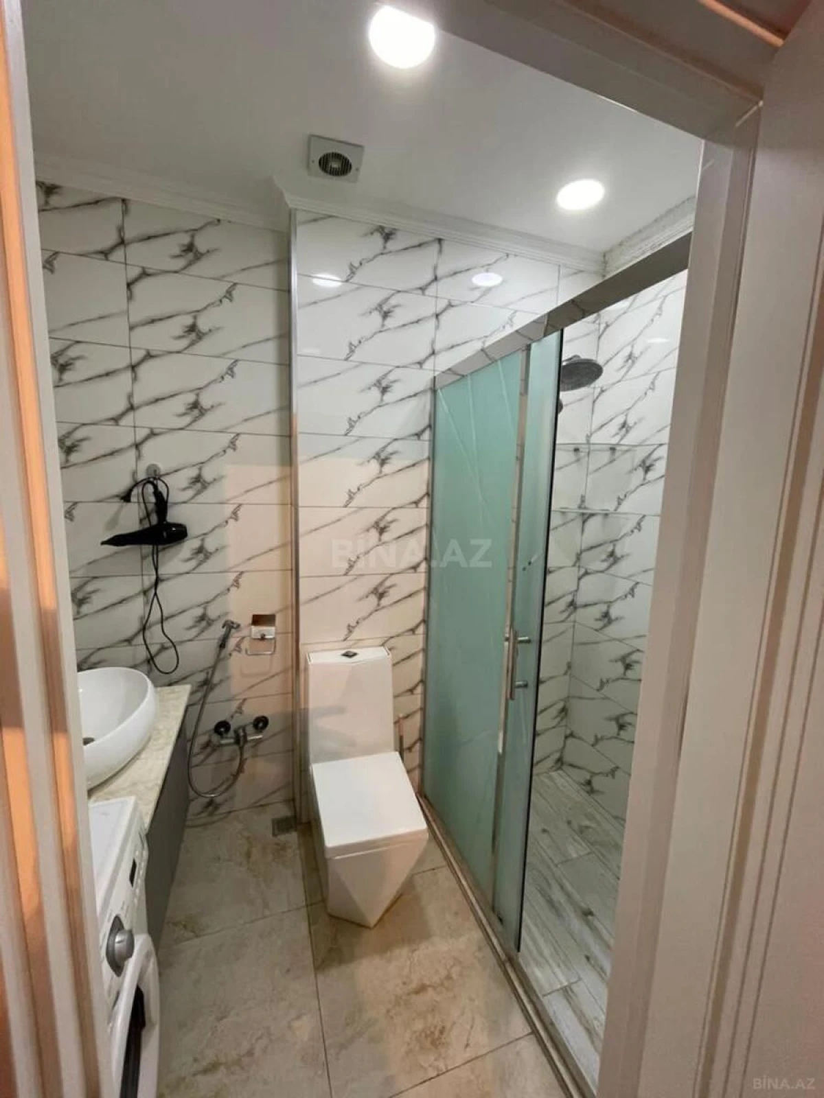 Kirayə verilir 4 otaqlı mənzil 140 m²