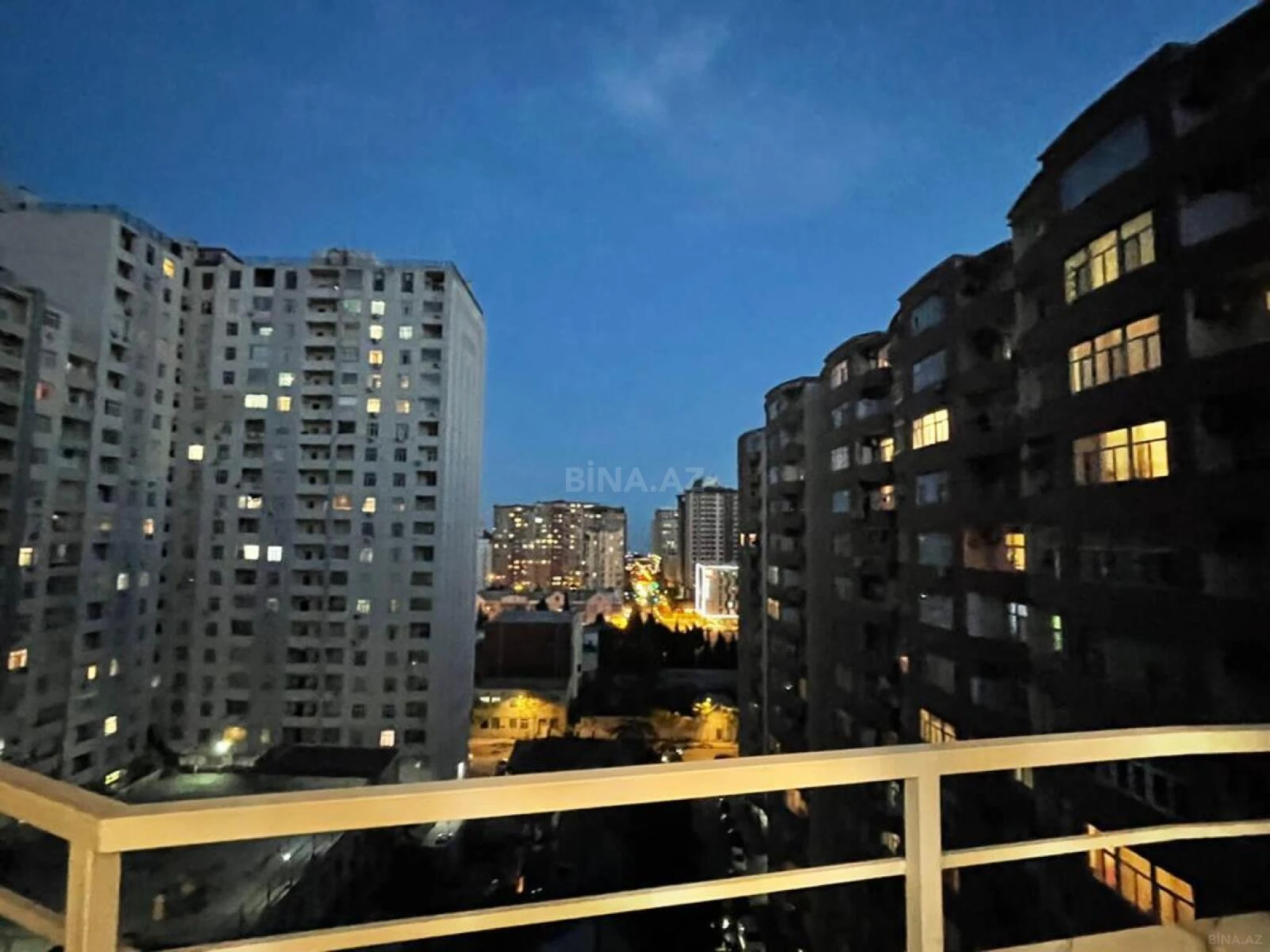 Kirayə verilir 4 otaqlı mənzil 140 m²