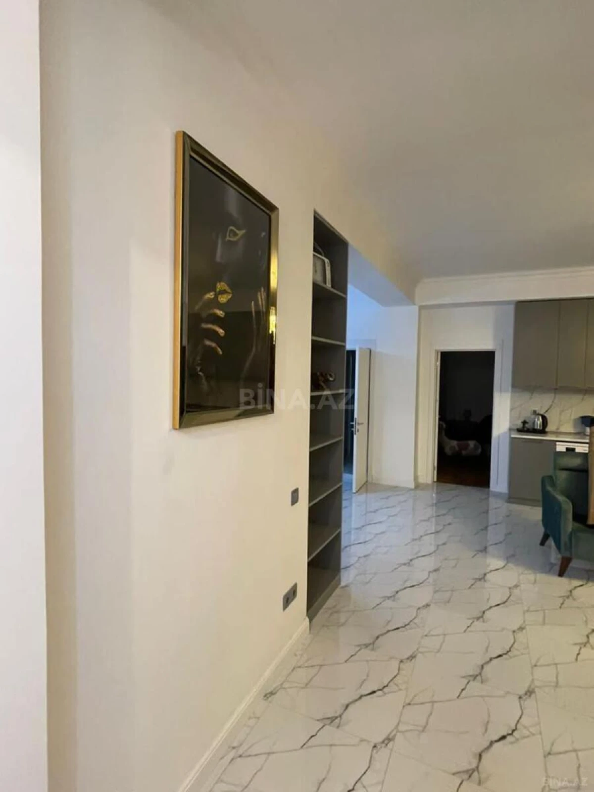 Kirayə verilir 4 otaqlı mənzil 140 m²