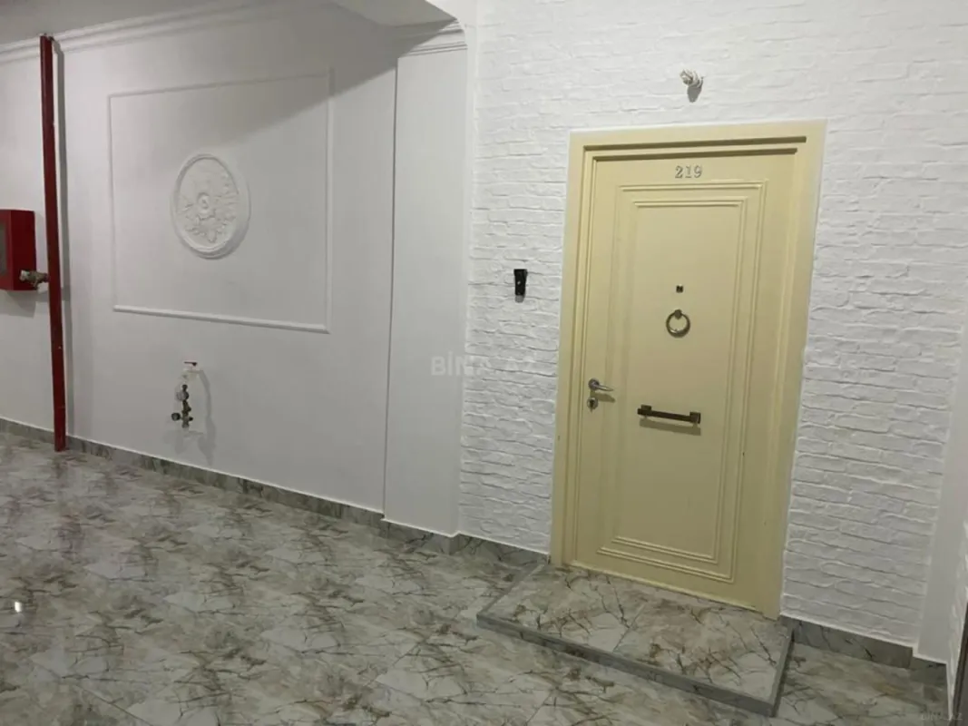 Kirayə verilir 4 otaqlı mənzil 140 m²