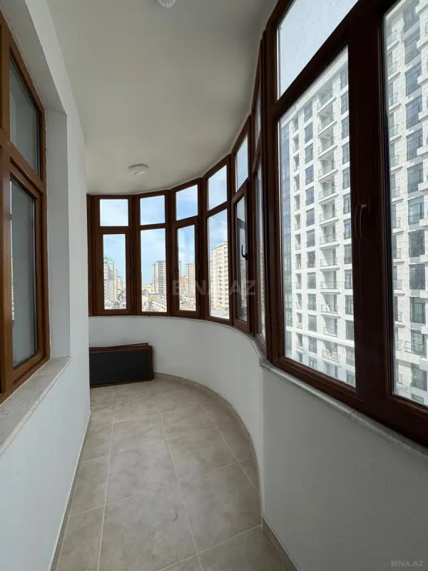 Satılır 4 otaqlı mənzil 240 m²