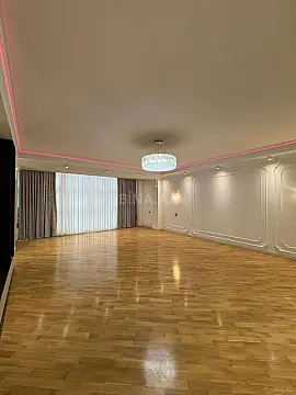 Satılır 4 otaqlı mənzil 240 m²