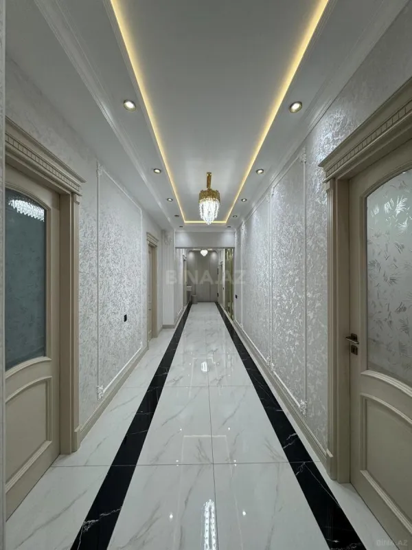 Satılır 4 otaqlı mənzil 240 m²