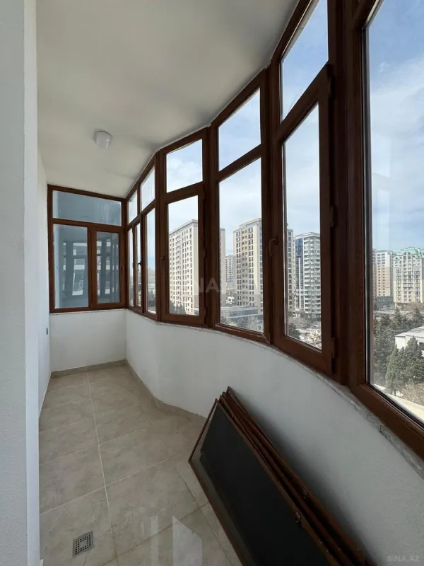 Satılır 4 otaqlı mənzil 240 m²