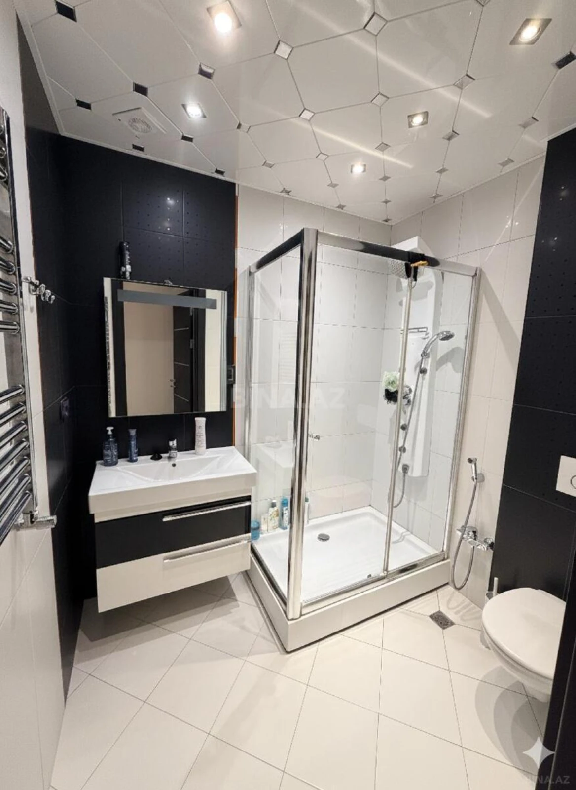 Satılır 4 otaqlı mənzil 147 m²