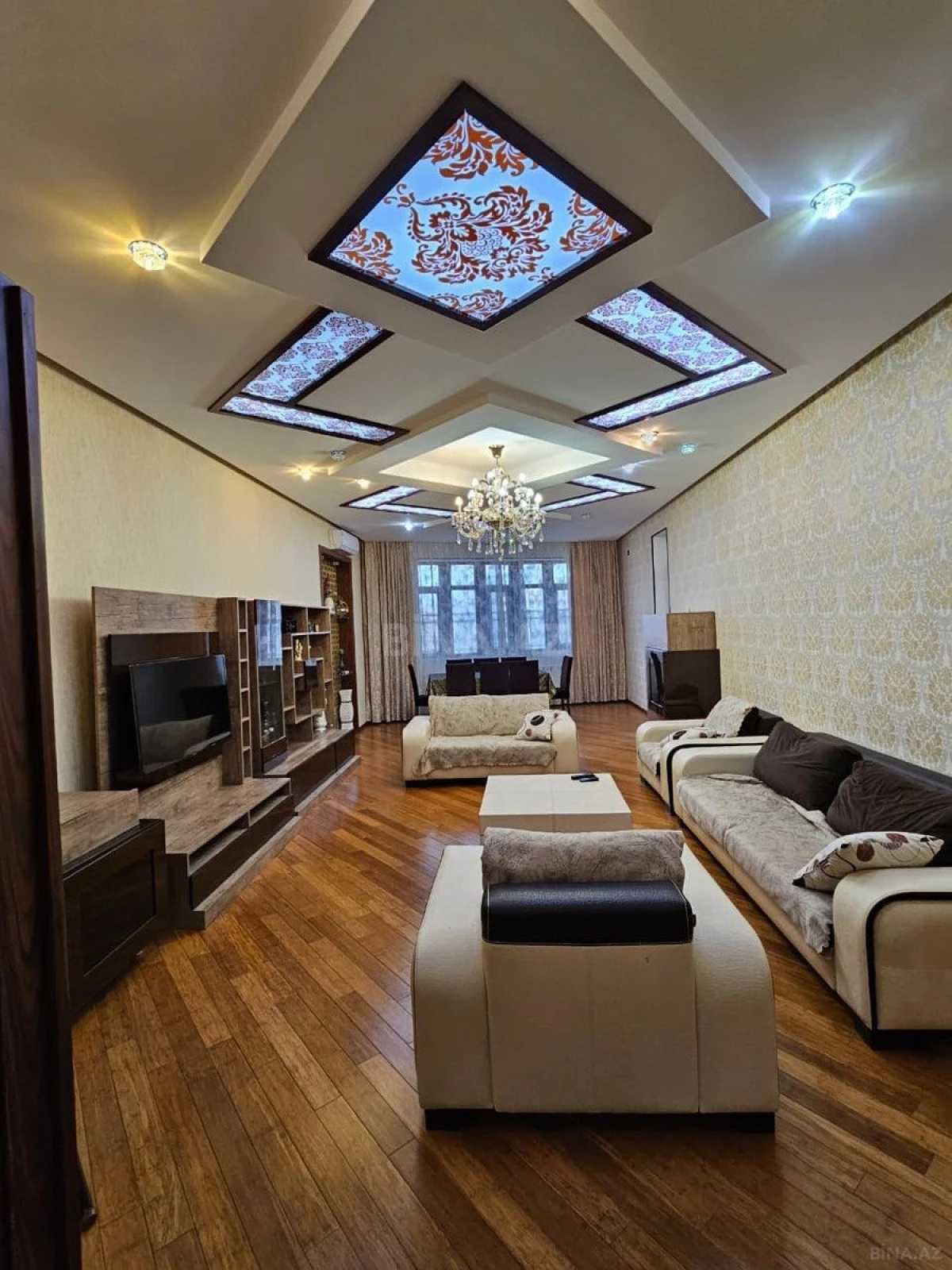 Satılır 4 otaqlı mənzil 200 m²