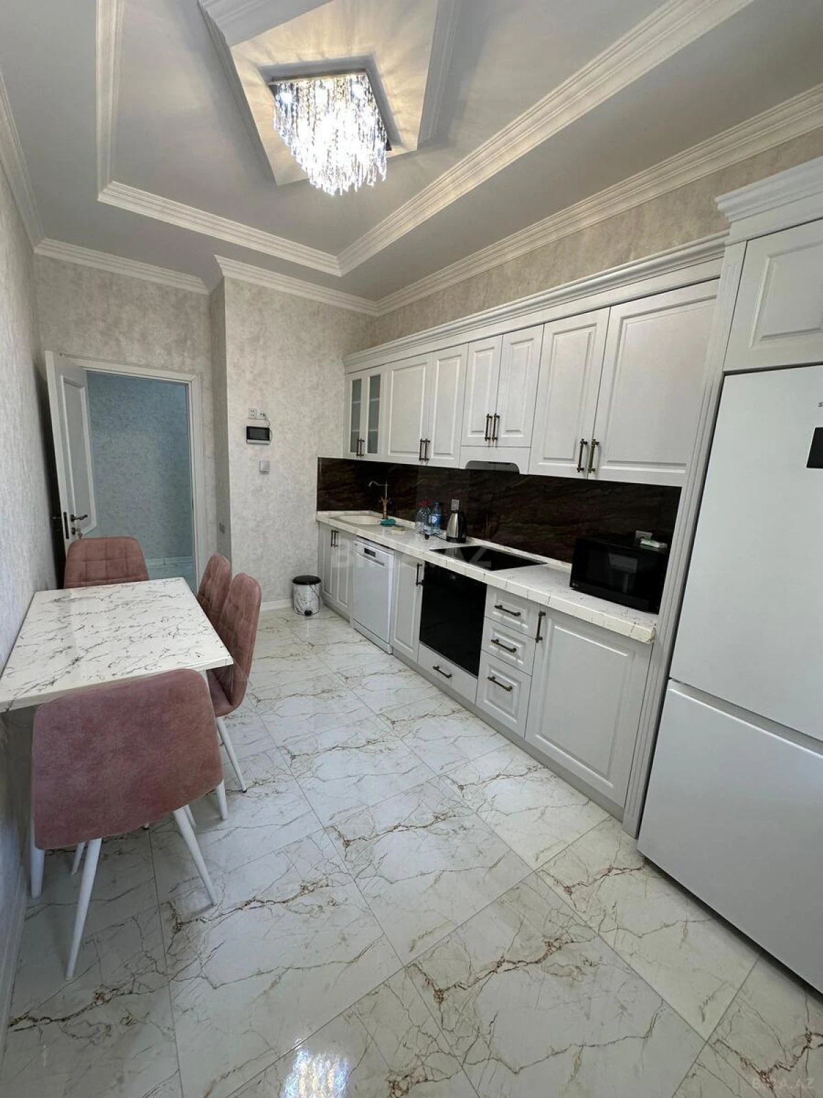 Kirayə verilir 3 otaqlı mənzil 130 m²