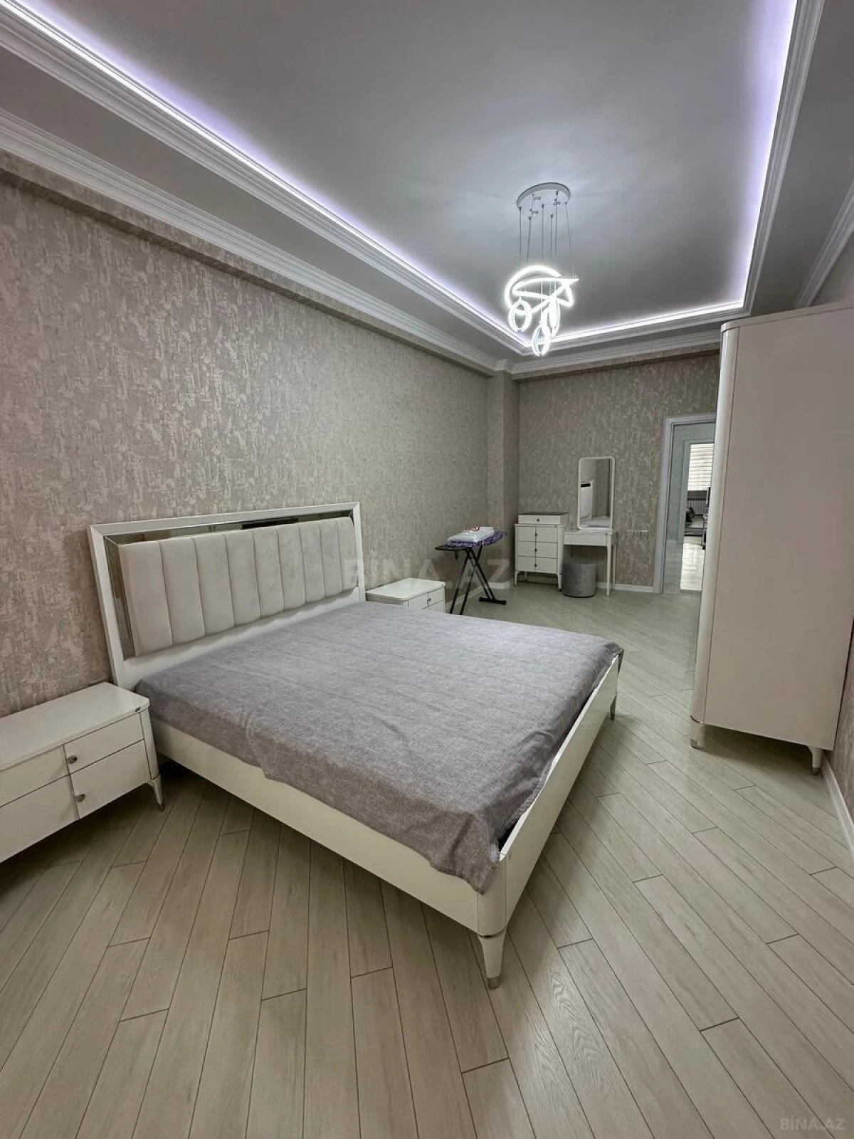 Kirayə verilir 3 otaqlı mənzil 130 m²