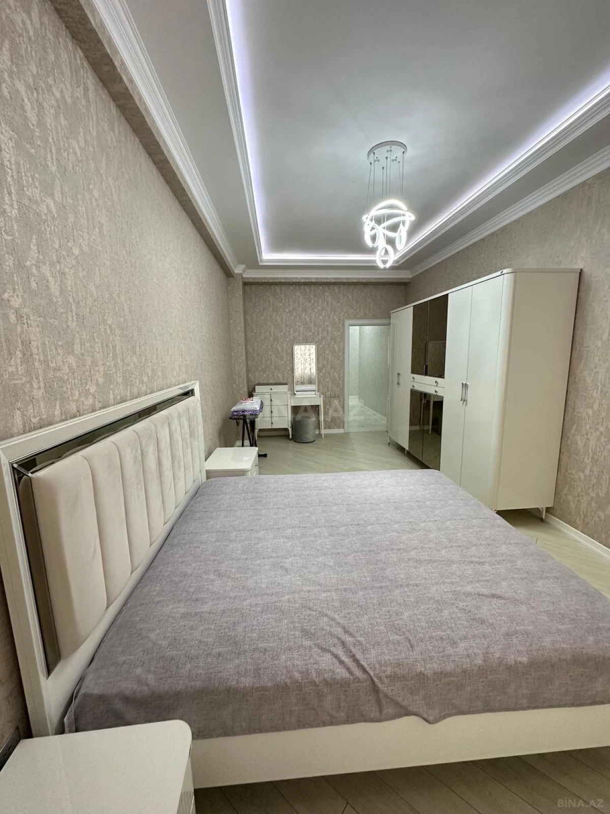Kirayə verilir 3 otaqlı mənzil 130 m²