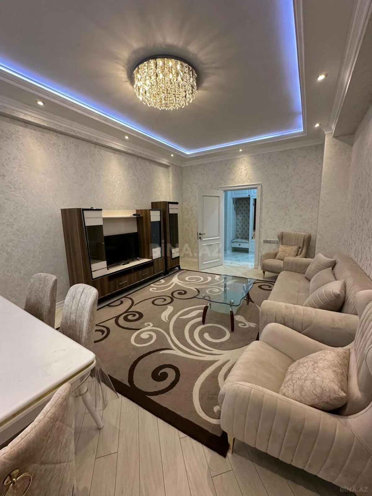 Kirayə verilir 3 otaqlı mənzil 130 m²