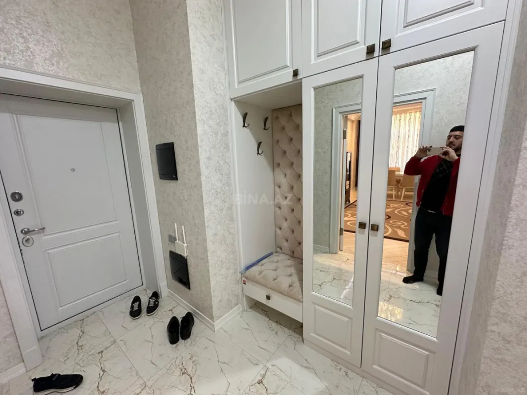 Kirayə verilir 3 otaqlı mənzil 130 m²