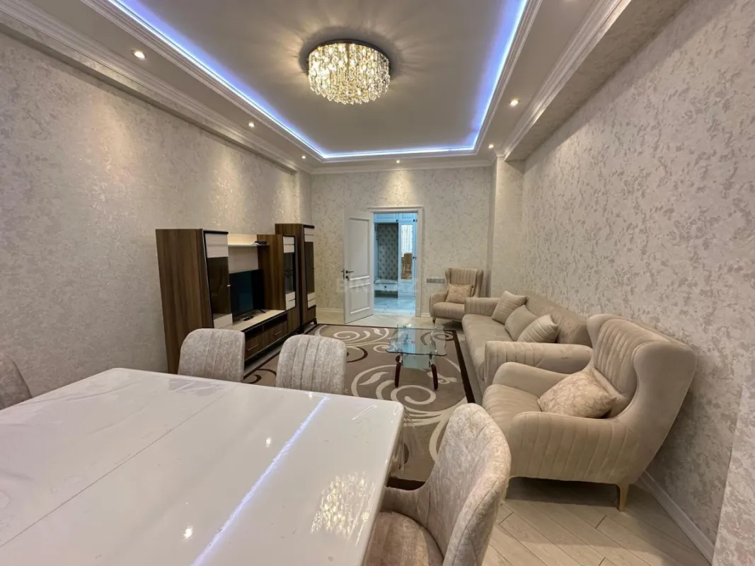 Kirayə verilir 3 otaqlı mənzil 130 m²
