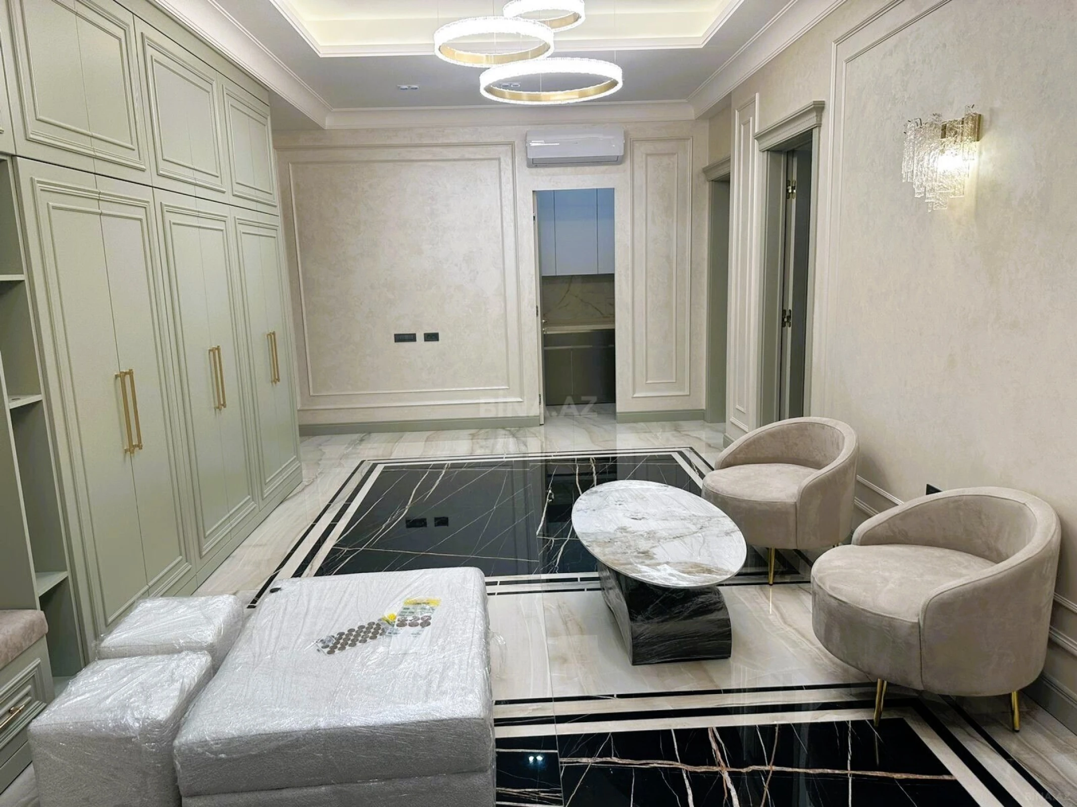 Kirayə verilir 3 otaqlı mənzil 180 m²