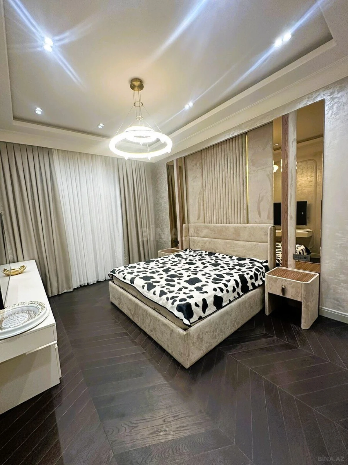 Kirayə verilir 3 otaqlı mənzil 180 m²