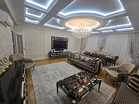 Satılır 4 otaqlı mənzil 180 m²