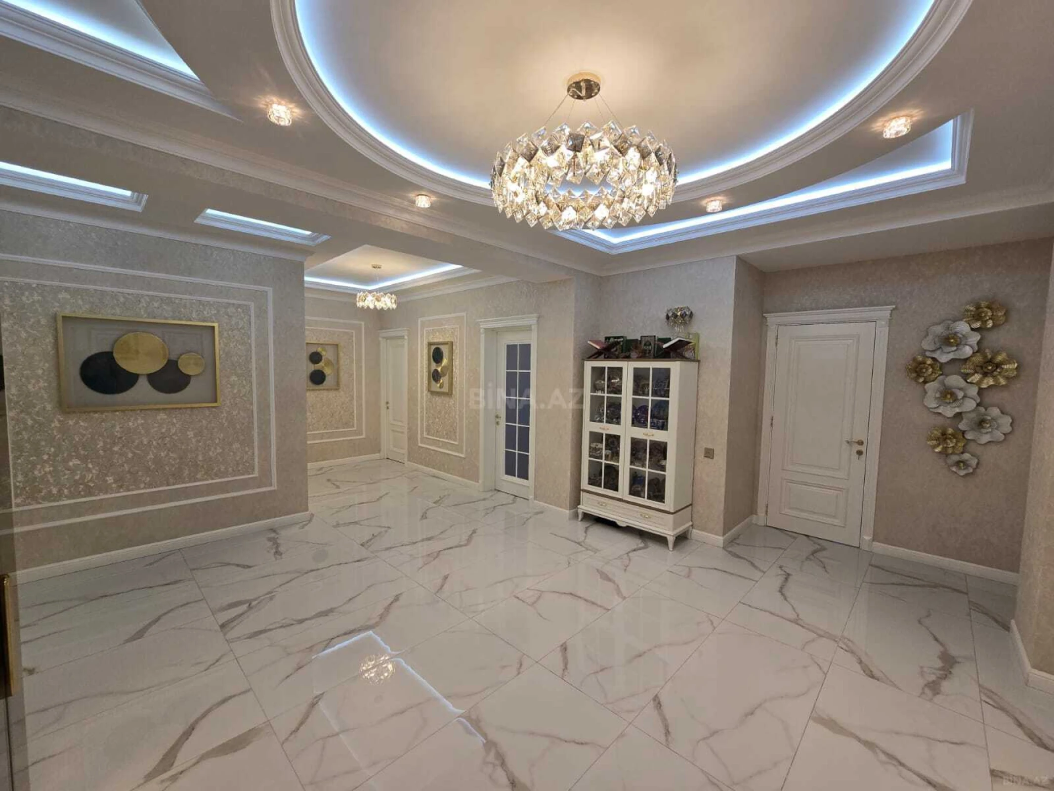 Satılır 4 otaqlı mənzil 180 m²