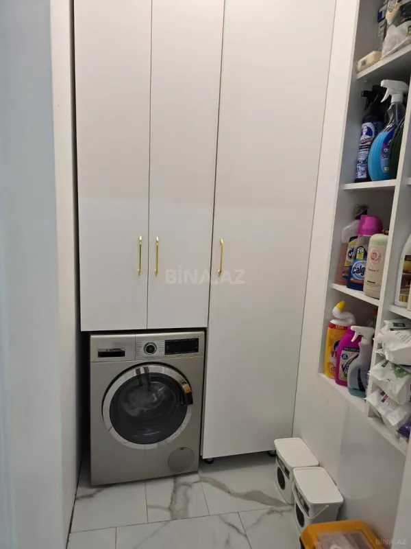 Satılır 4 otaqlı mənzil 180 m²