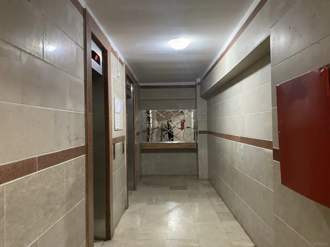 Satılır 4 otaqlı mənzil 180 m²