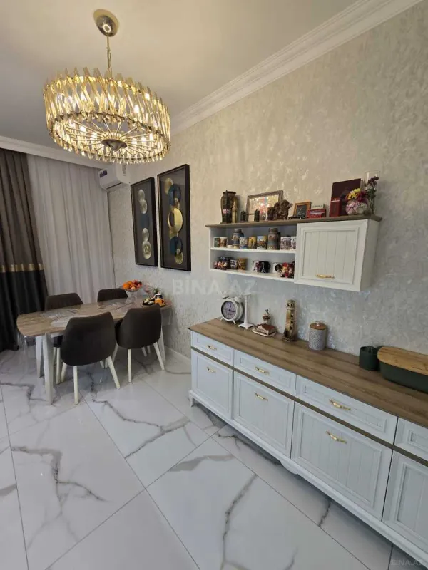 Satılır 4 otaqlı mənzil 180 m²