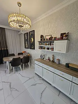 Satılır 4 otaqlı mənzil 180 m²