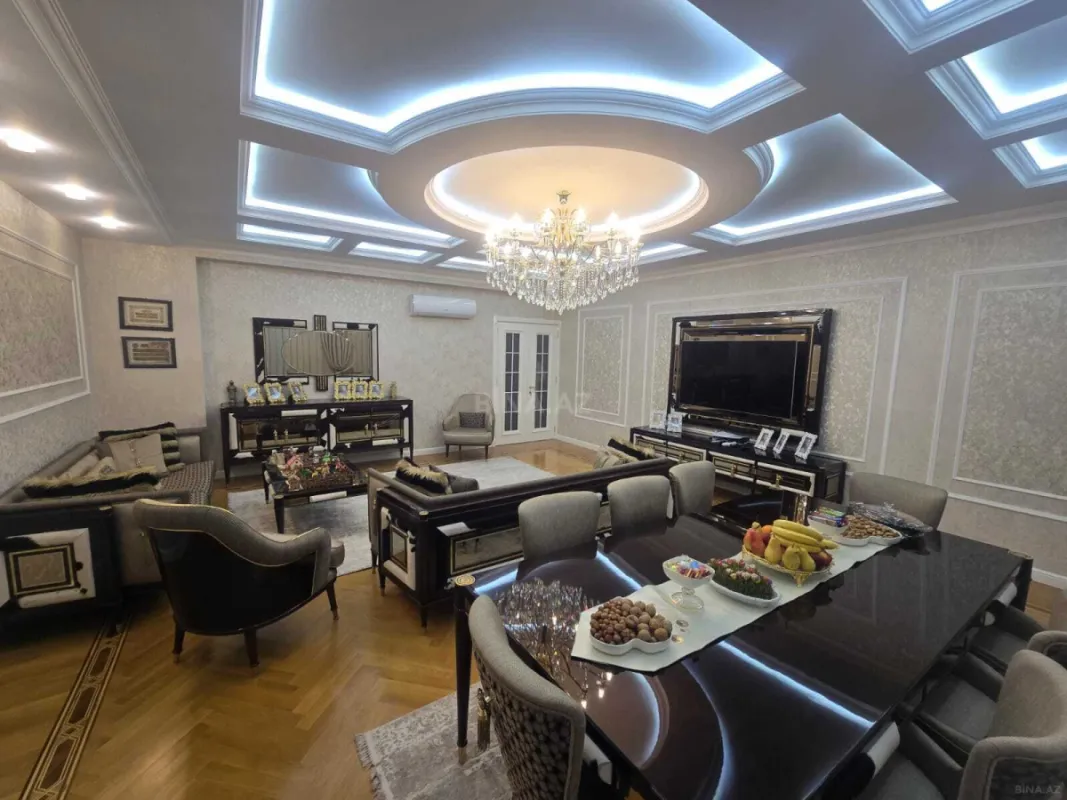 Satılır 4 otaqlı mənzil 180 m²
