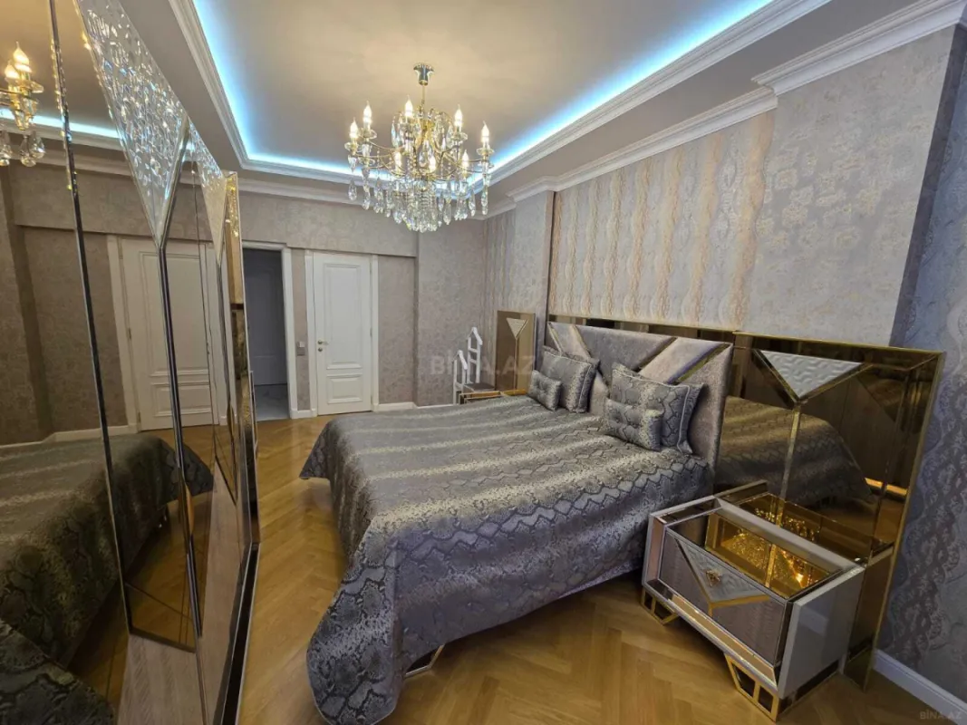 Satılır 4 otaqlı mənzil 180 m²