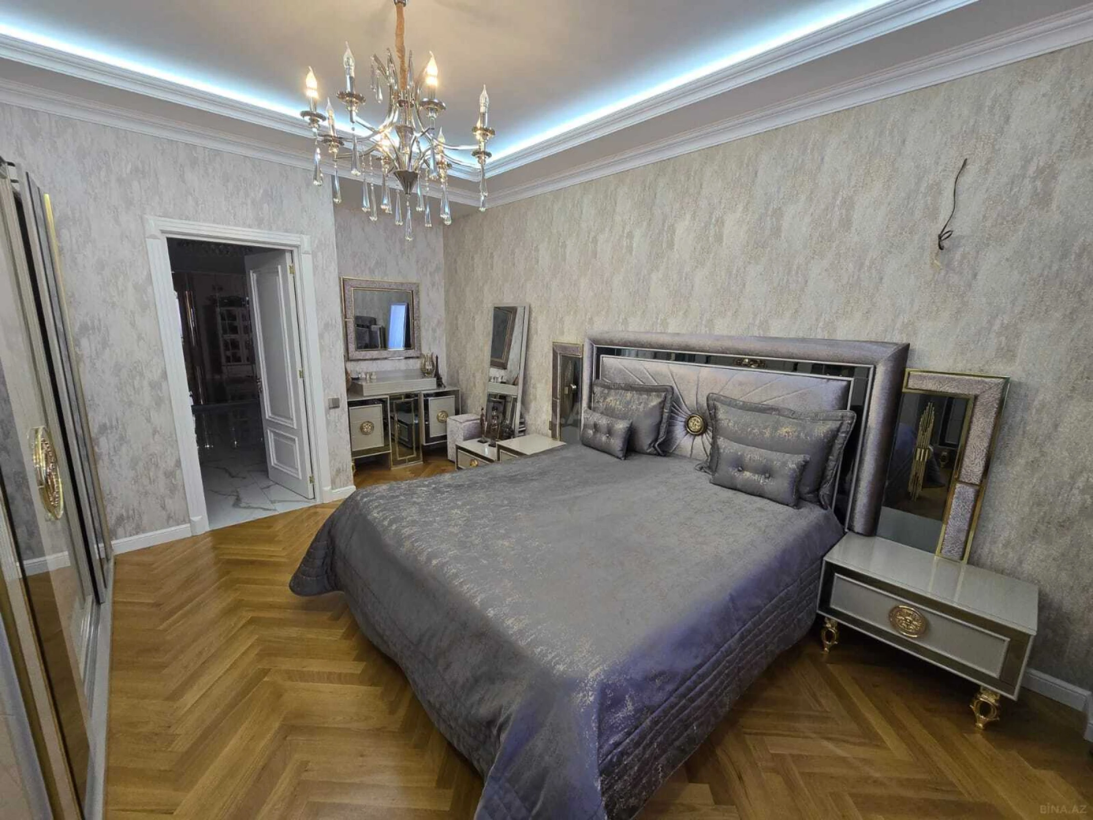 Satılır 4 otaqlı mənzil 180 m²
