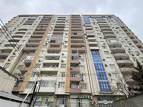 Satılır 4 otaqlı mənzil 180 m²