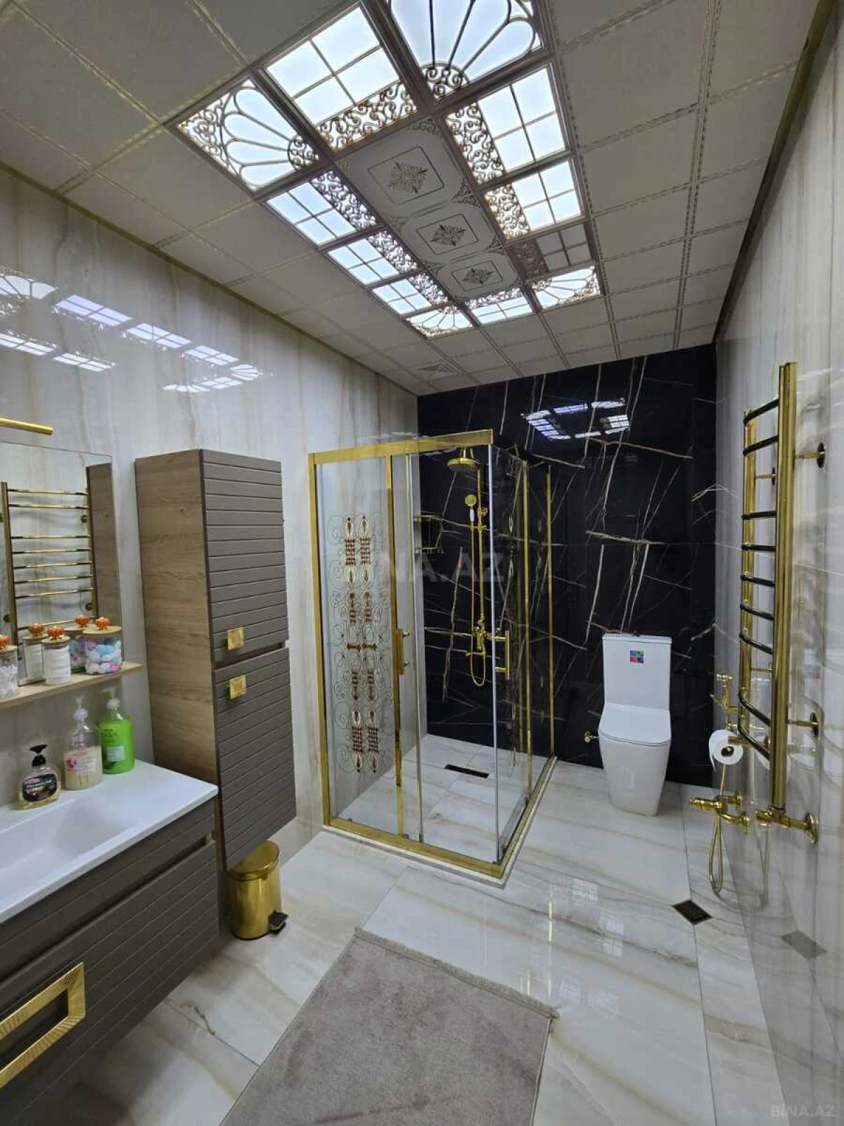 Satılır 4 otaqlı mənzil 180 m²