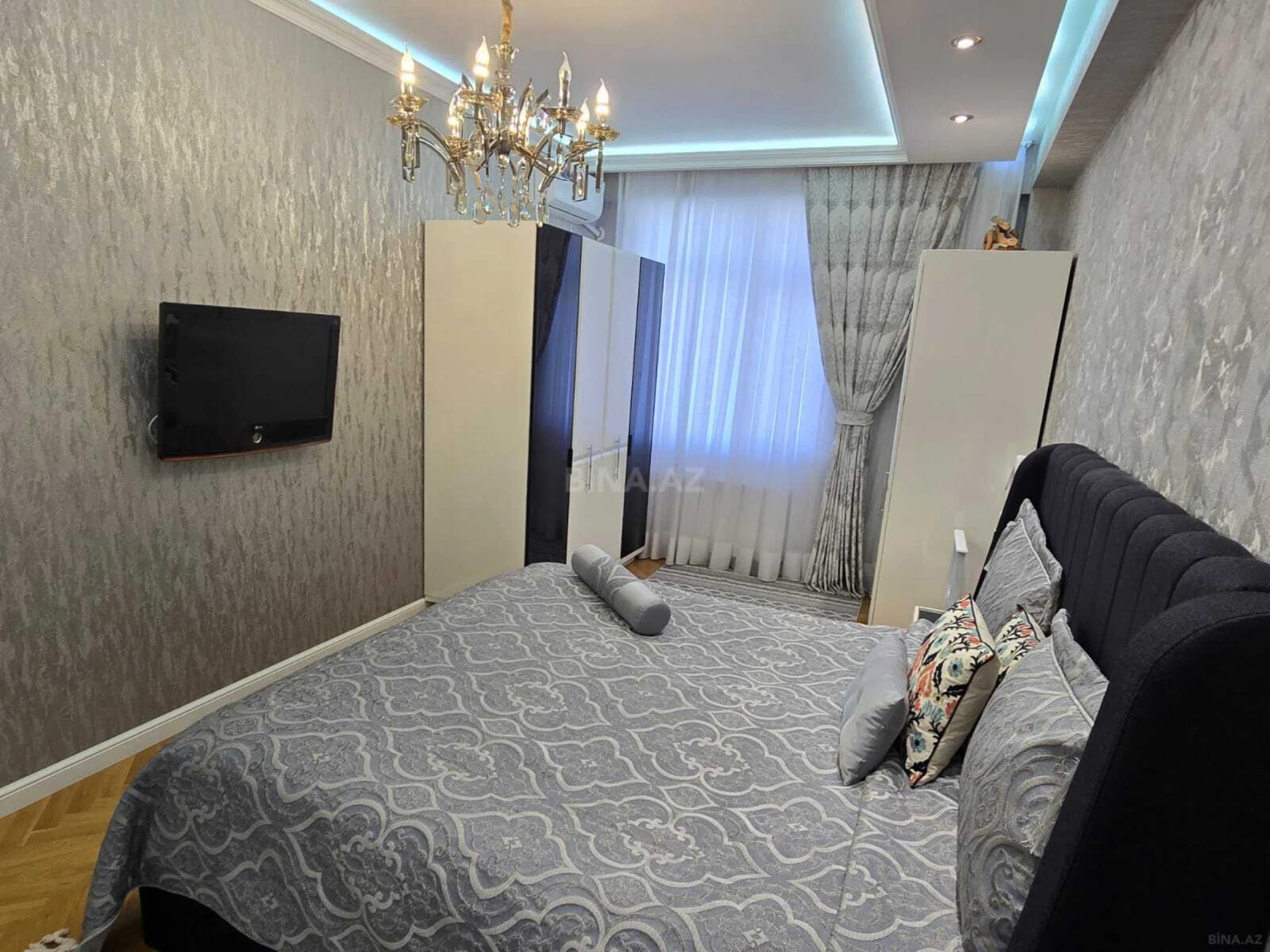Satılır 4 otaqlı mənzil 180 m²