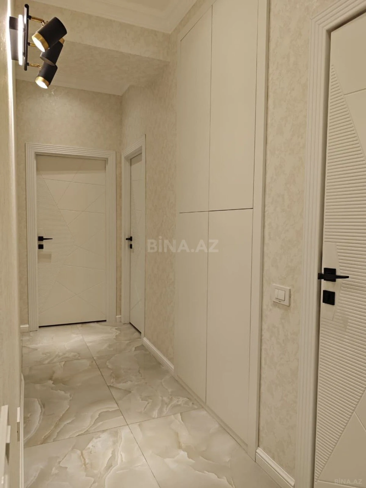 Satılır 4 otaqlı mənzil 124 m²