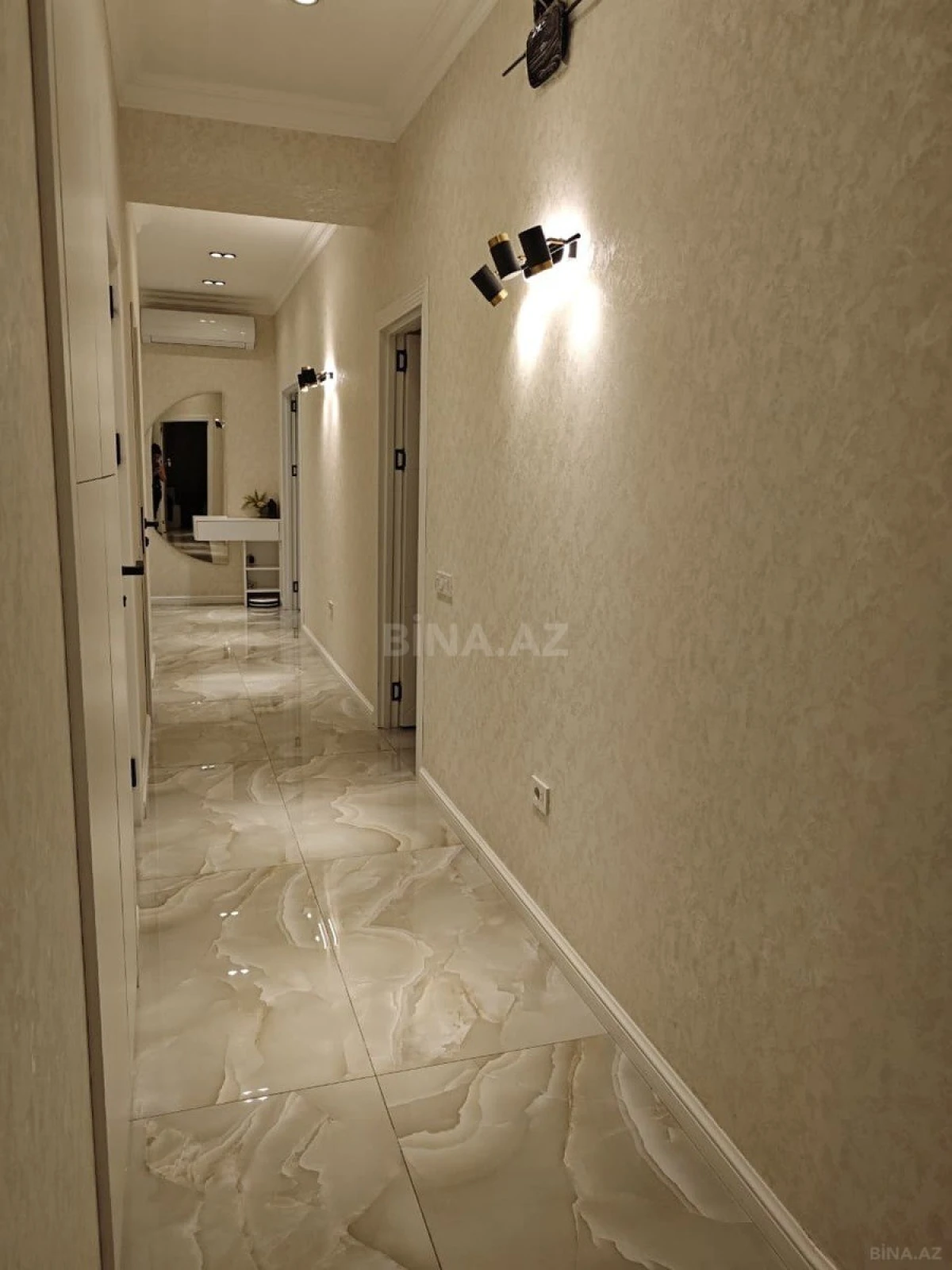 Satılır 4 otaqlı mənzil 124 m²