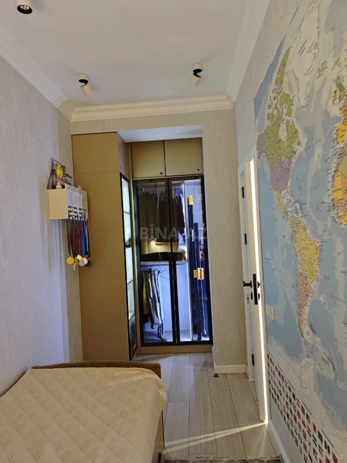 Satılır 4 otaqlı mənzil 124 m²