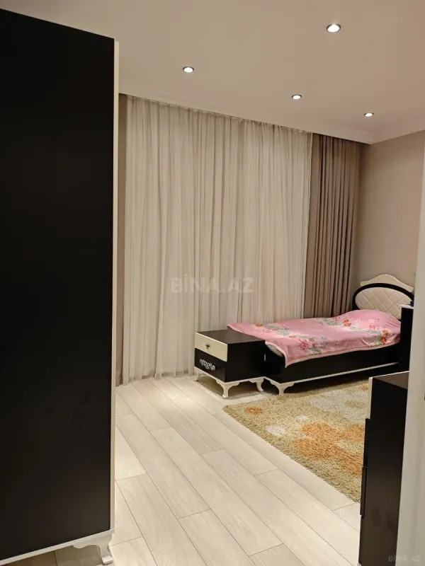Satılır 4 otaqlı mənzil 124 m²