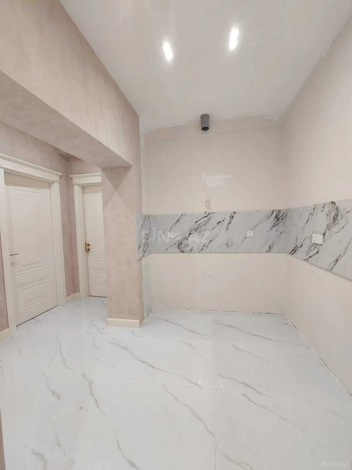 Satılır 2 otaqlı mənzil 70 m²