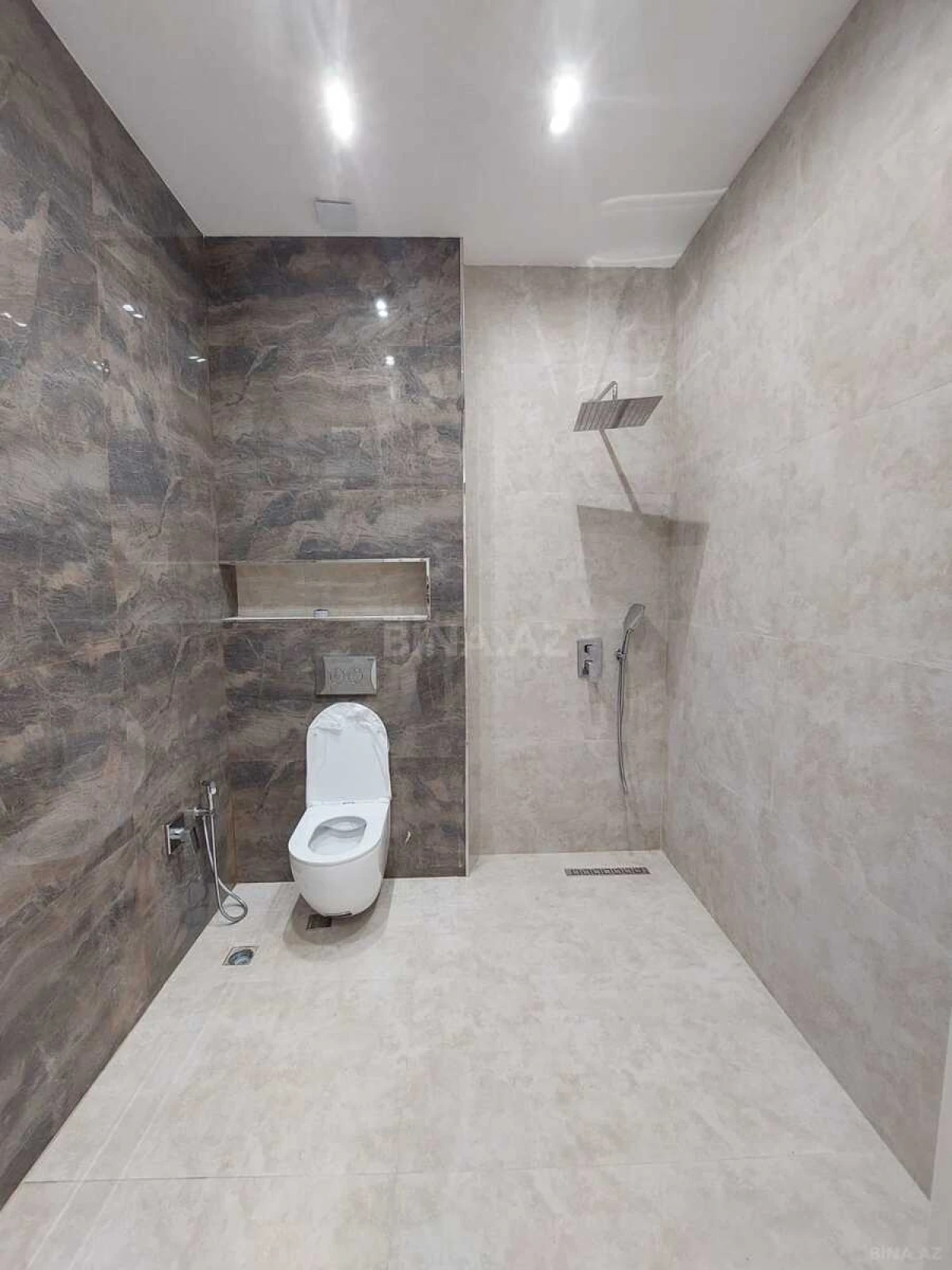 Satılır 2 otaqlı mənzil 70 m²