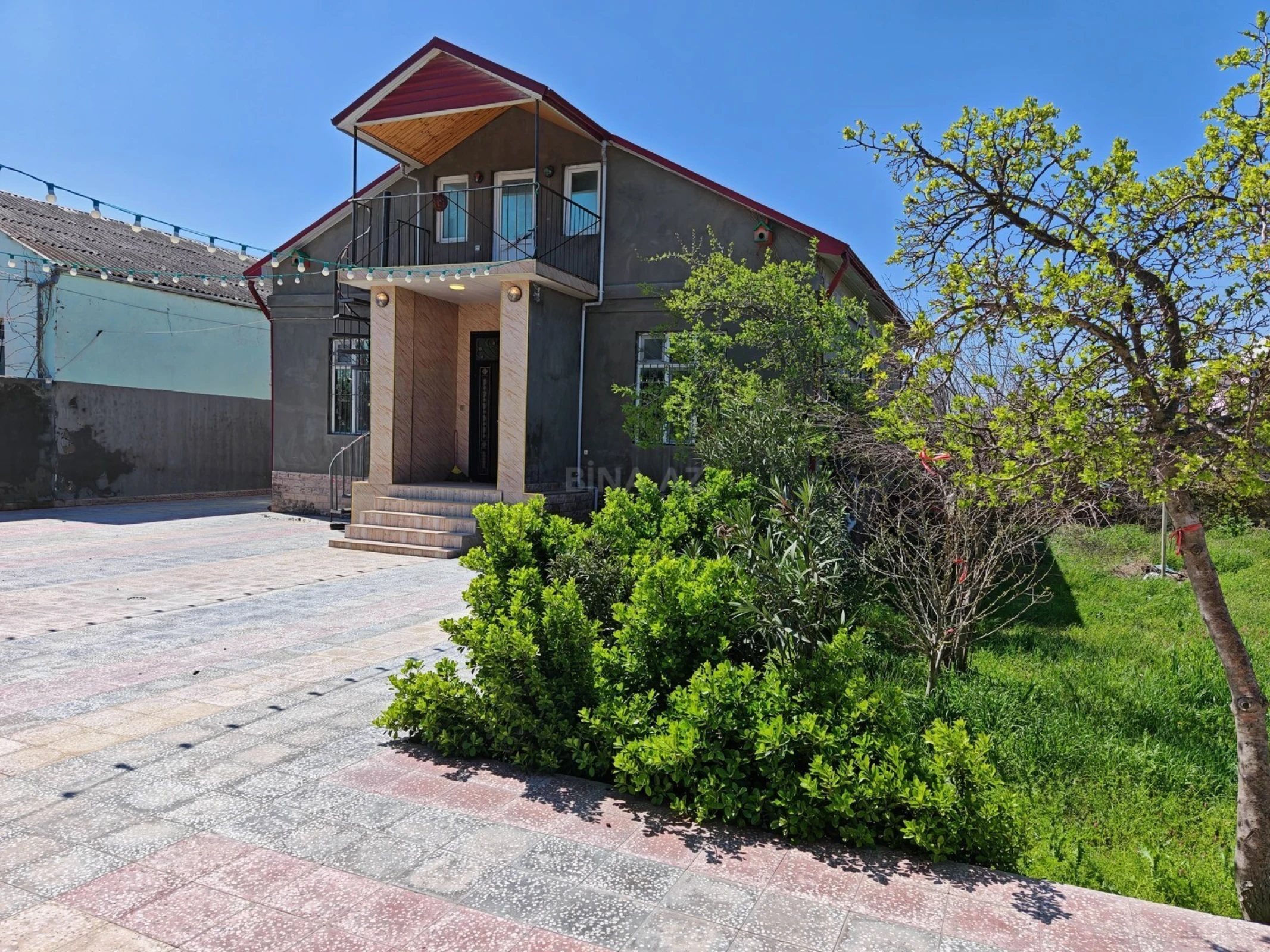 Satılır 5 otaqlı həyət evi 160 m²