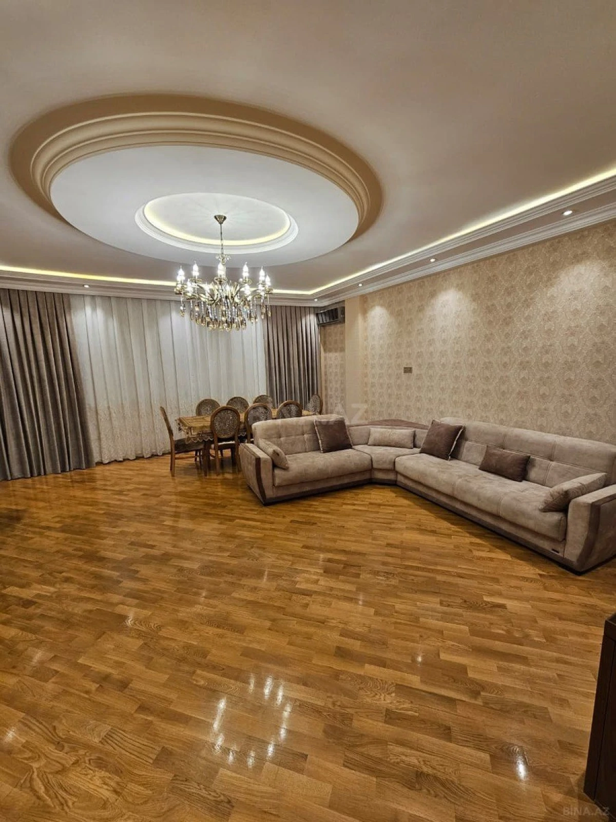 Satılır 3 otaqlı mənzil 137 m²