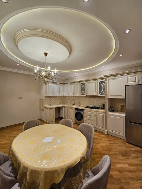 Satılır 3 otaqlı mənzil 137 m²