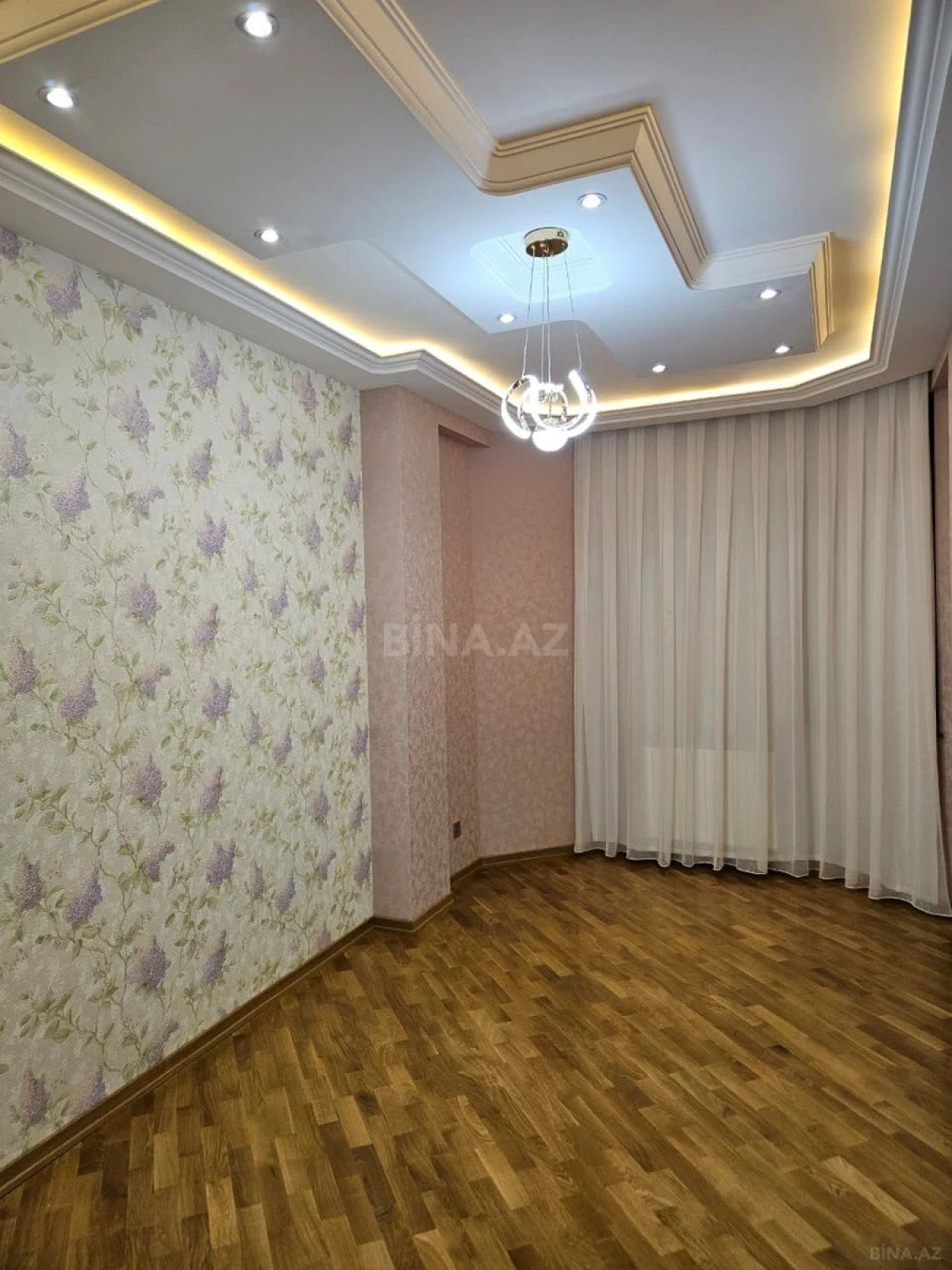 Satılır 3 otaqlı mənzil 137 m²