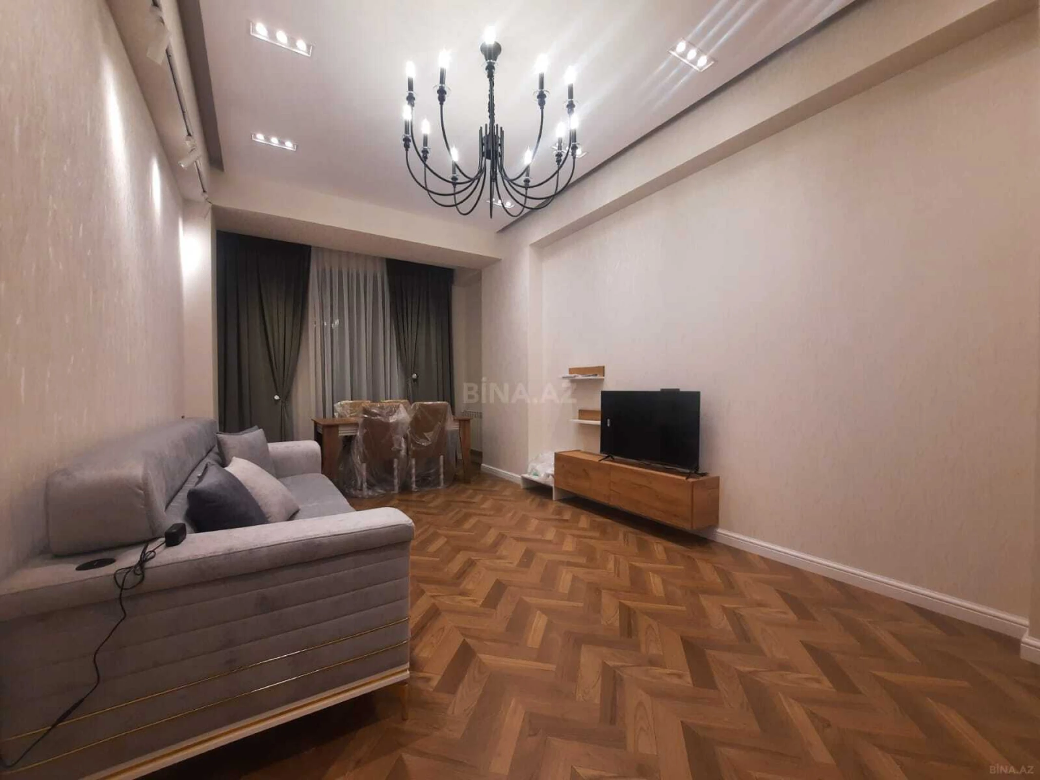Kirayə verilir 2 otaqlı mənzil 90 m²