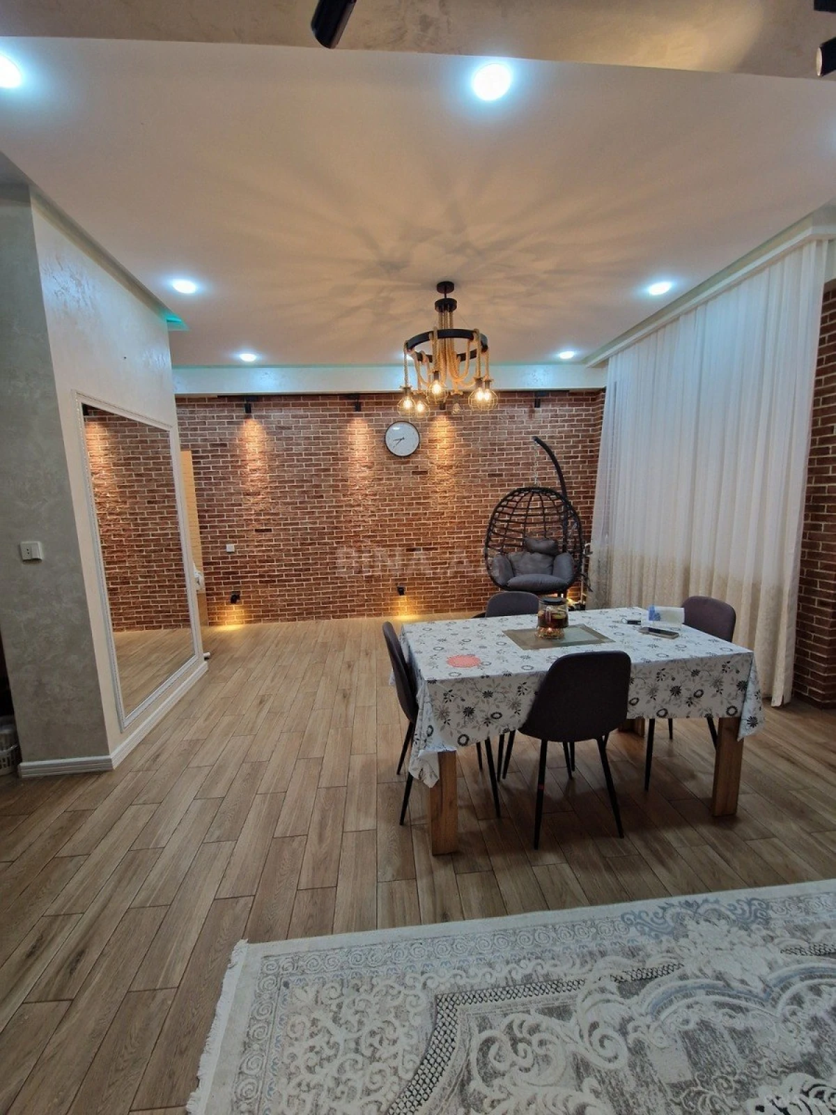 Satılır 2 otaqlı mənzil 80 m²